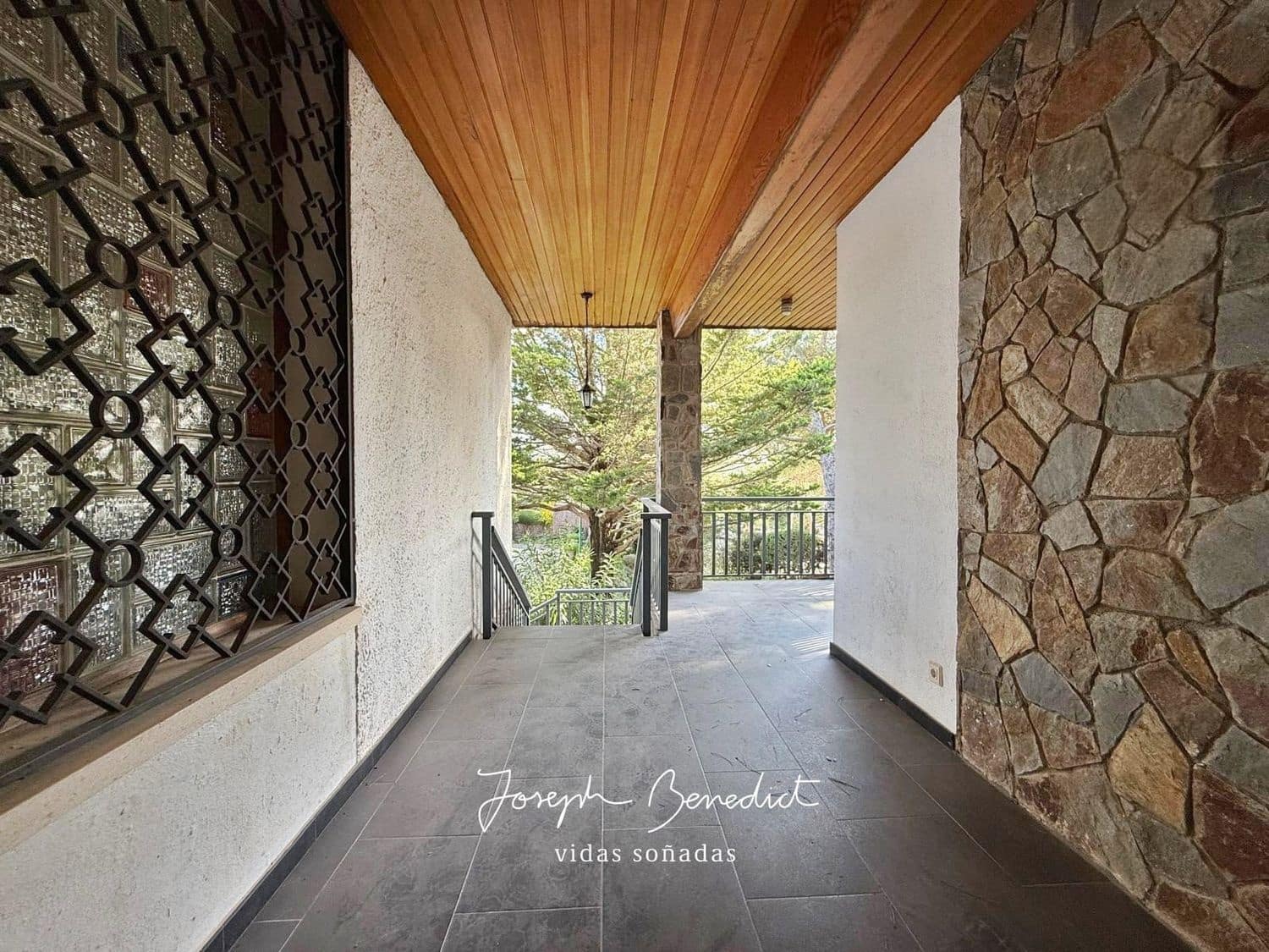 4 bedroom Villa for sale in Begues with pool garage - € 620,000 (Ref: 9494409)