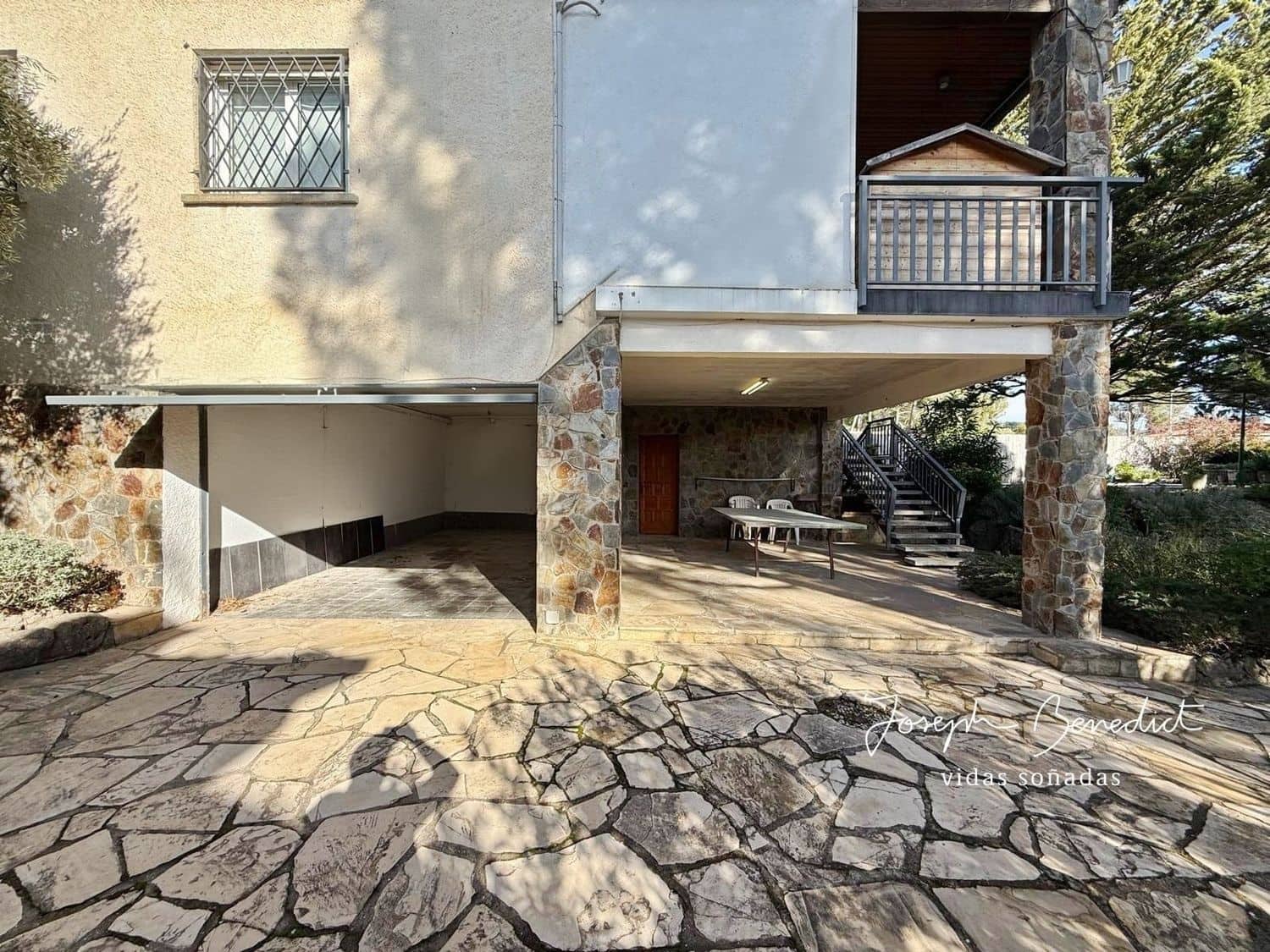 4 bedroom Villa for sale in Begues with pool garage - € 620,000 (Ref: 9494409)