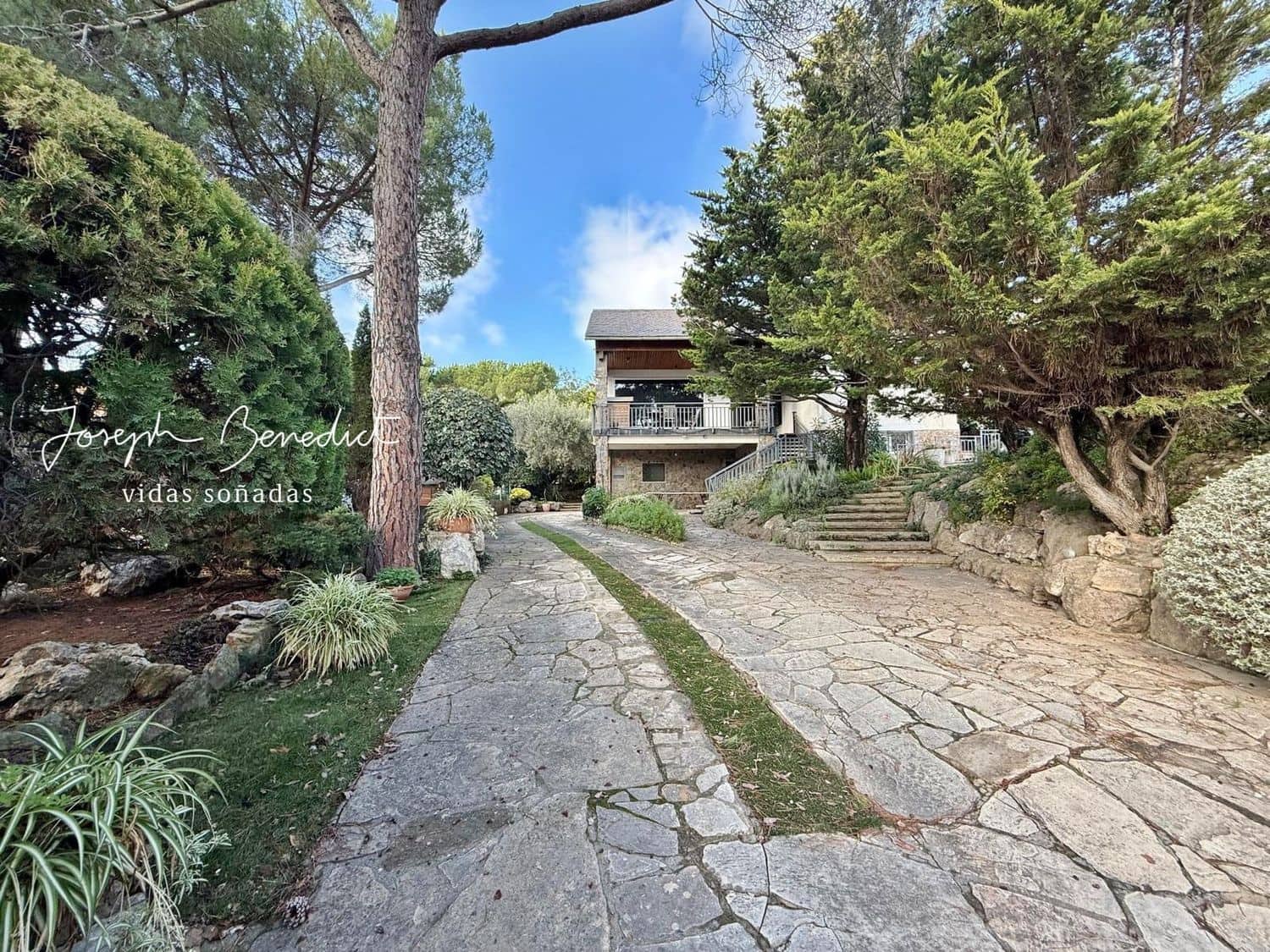 4 bedroom Villa for sale in Begues with pool garage - € 620,000 (Ref: 9494409)