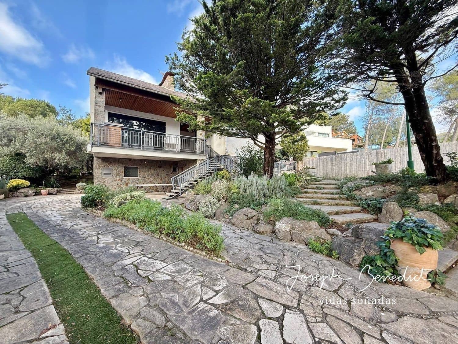 4 bedroom Villa for sale in Begues with pool garage - € 620,000 (Ref: 9494409)