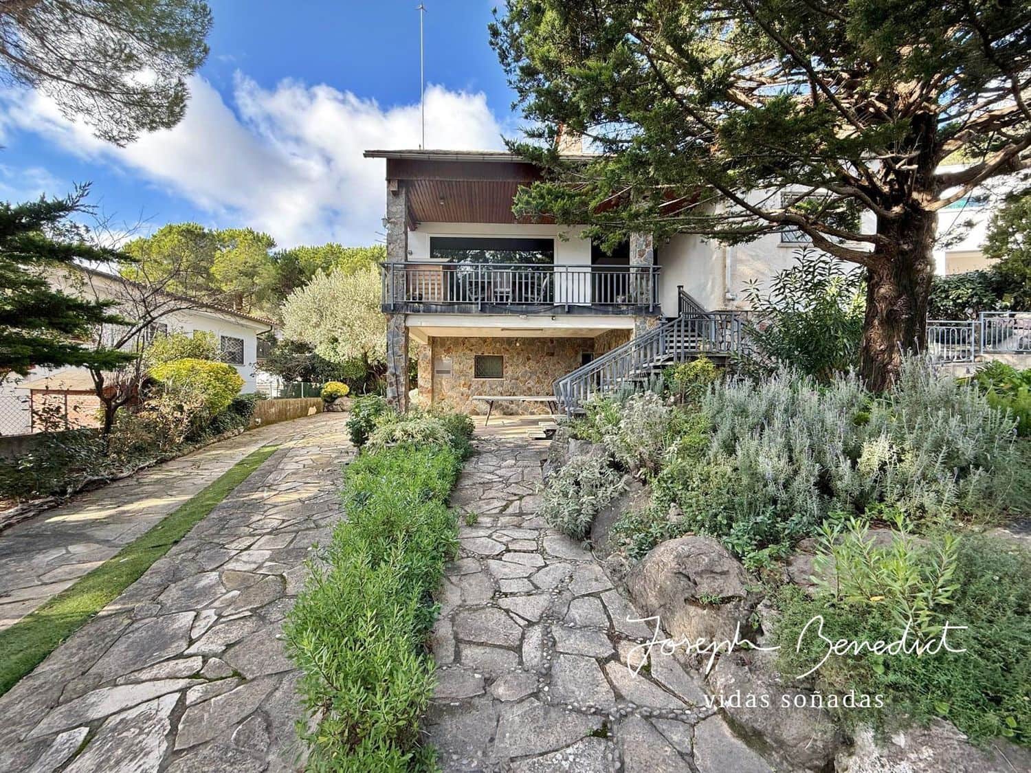 4 bedroom Villa for sale in Begues with pool garage - € 620,000 (Ref: 9494409)