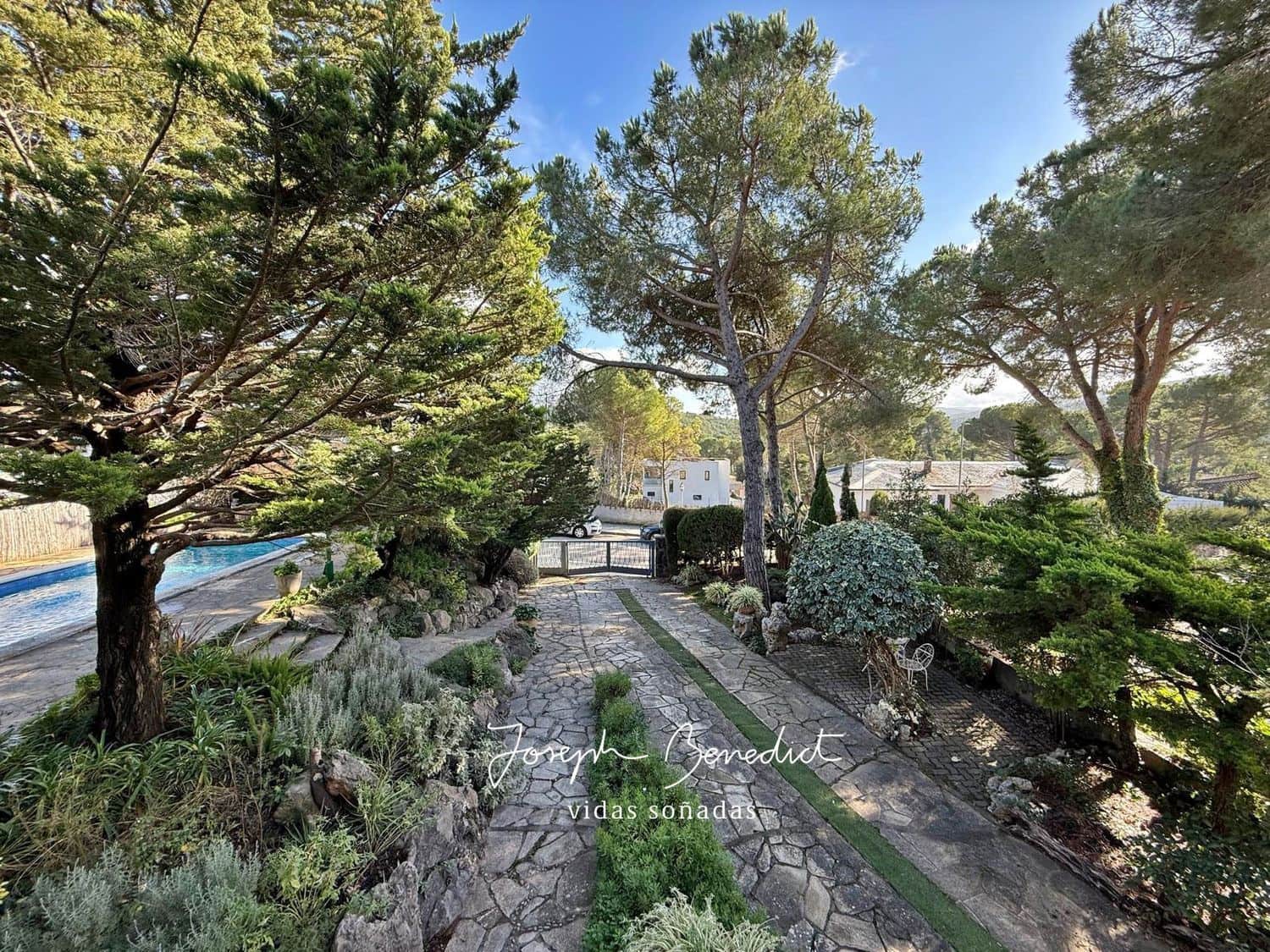 4 bedroom Villa for sale in Begues with pool garage - € 620,000 (Ref: 9494409)