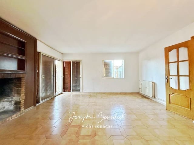 4 bedroom Villa for sale in Castelldefels with pool garage - € 690,000 (Ref: 9512108)