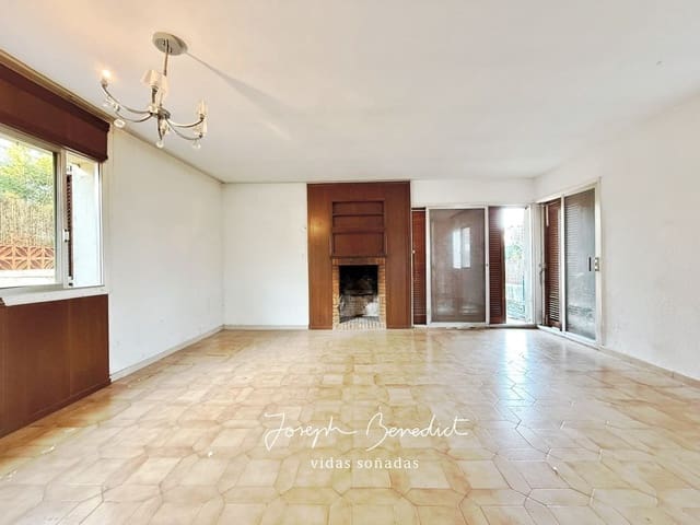 4 bedroom Villa for sale in Castelldefels with pool garage - € 690,000 (Ref: 9512108)