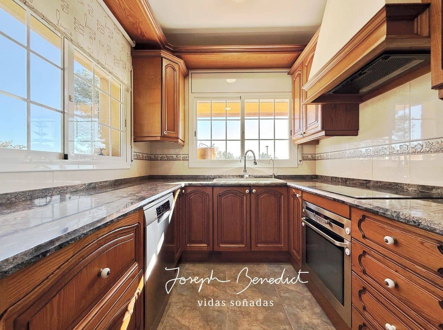 4 soveværelse Villa til salg i Begues med swimmingpool garage - € 565.000 (Ref: 9547385)