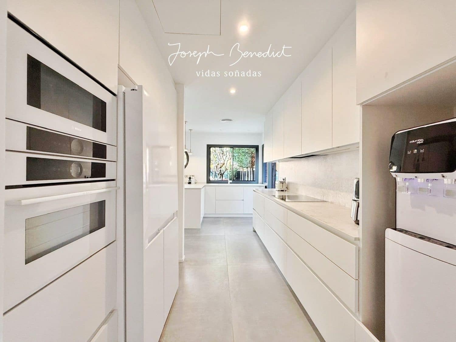 3 soveværelse Byhus til salg i Gava med swimmingpool garage - € 1.280.000 (Ref: 9554372)