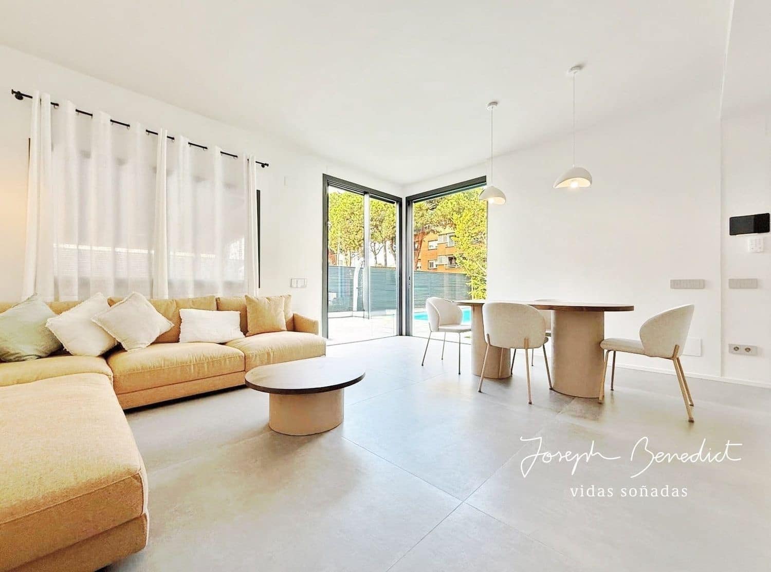 3 soveværelse Byhus til salg i Gava med swimmingpool garage - € 1.280.000 (Ref: 9554372)