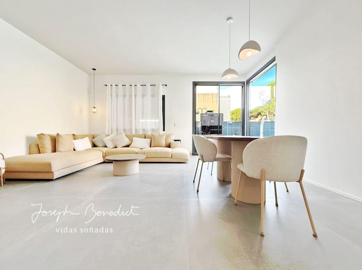 3 soveværelse Byhus til salg i Gava med swimmingpool garage - € 1.280.000 (Ref: 9554372)