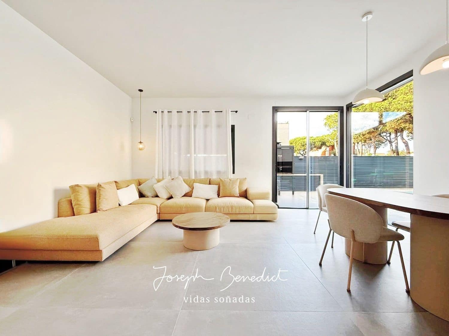 3 soveværelse Byhus til salg i Gava med swimmingpool garage - € 1.280.000 (Ref: 9554372)