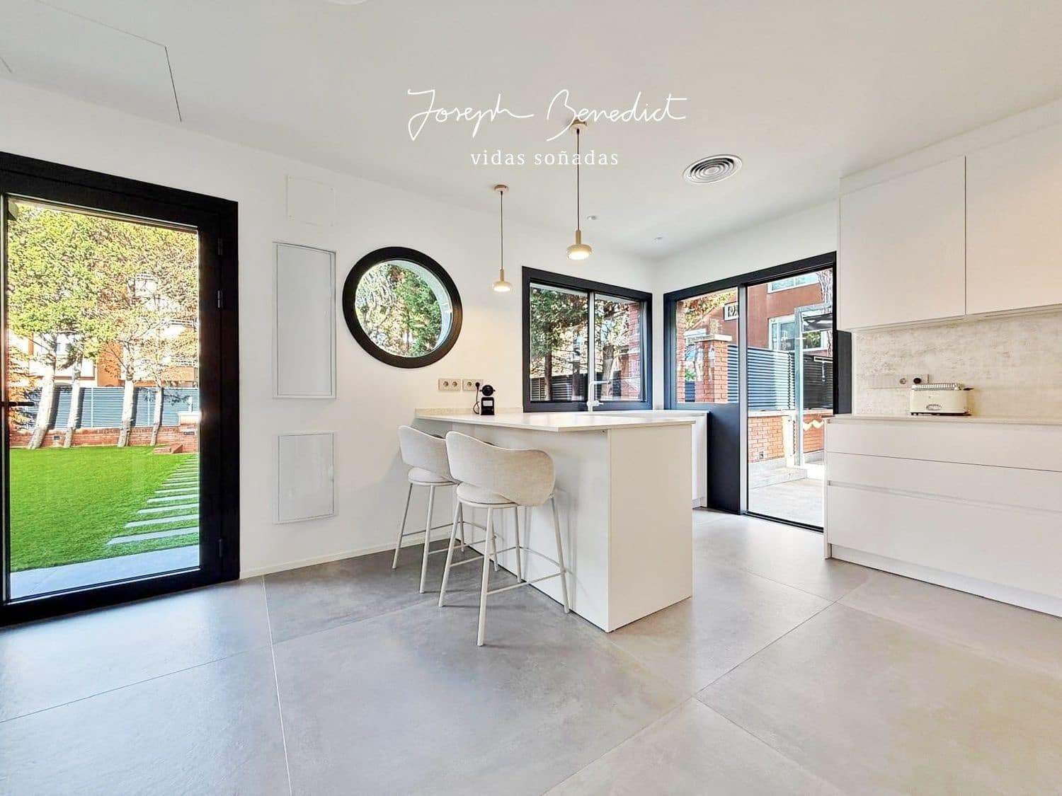 3 soveværelse Byhus til salg i Gava med swimmingpool garage - € 1.280.000 (Ref: 9554372)