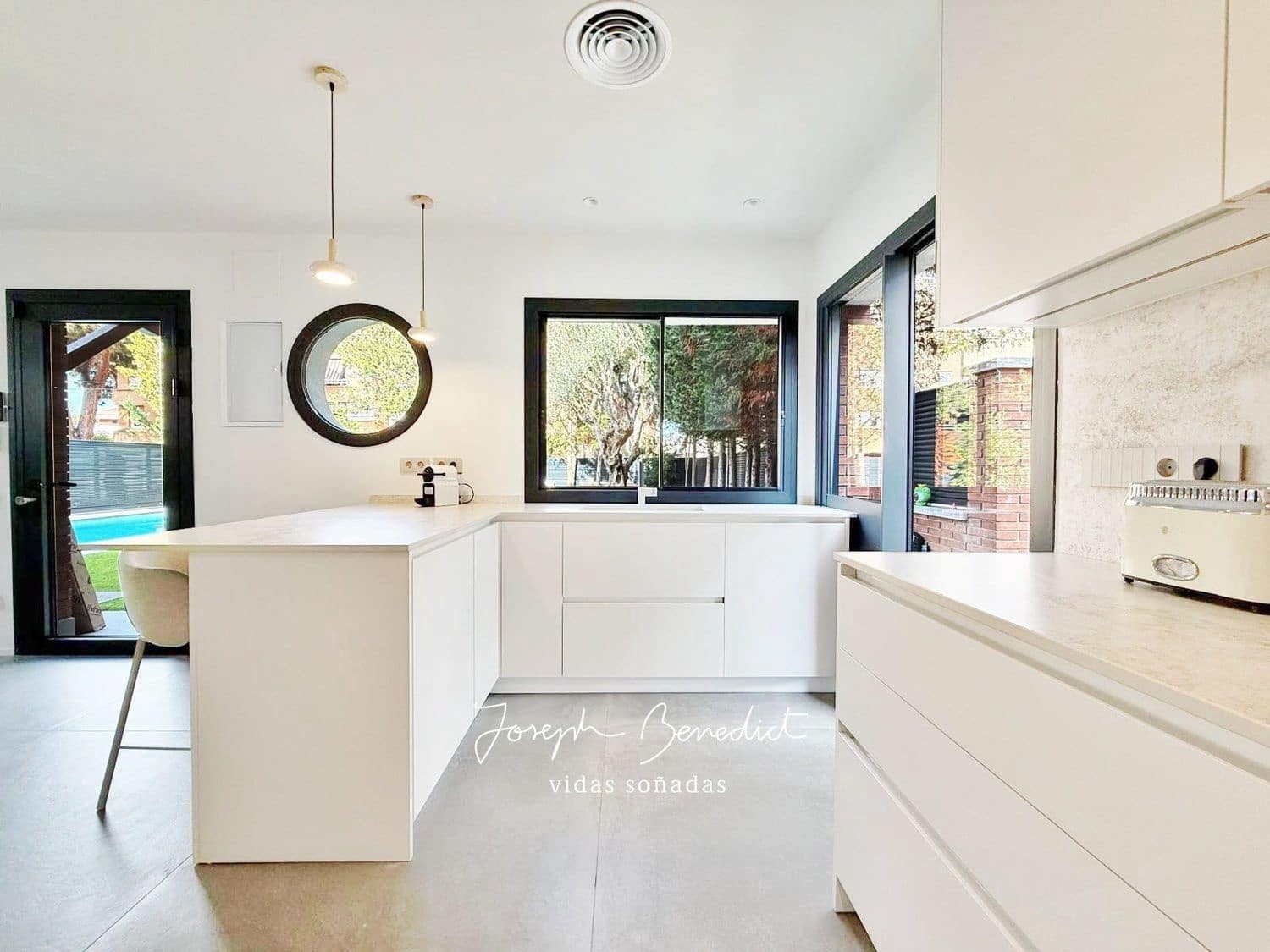 3 soveværelse Byhus til salg i Gava med swimmingpool garage - € 1.280.000 (Ref: 9554372)