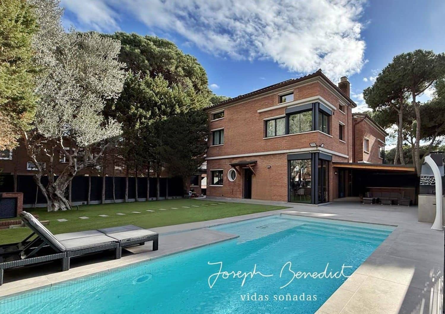 3 soveværelse Byhus til salg i Gava med swimmingpool garage - € 1.280.000 (Ref: 9554372)