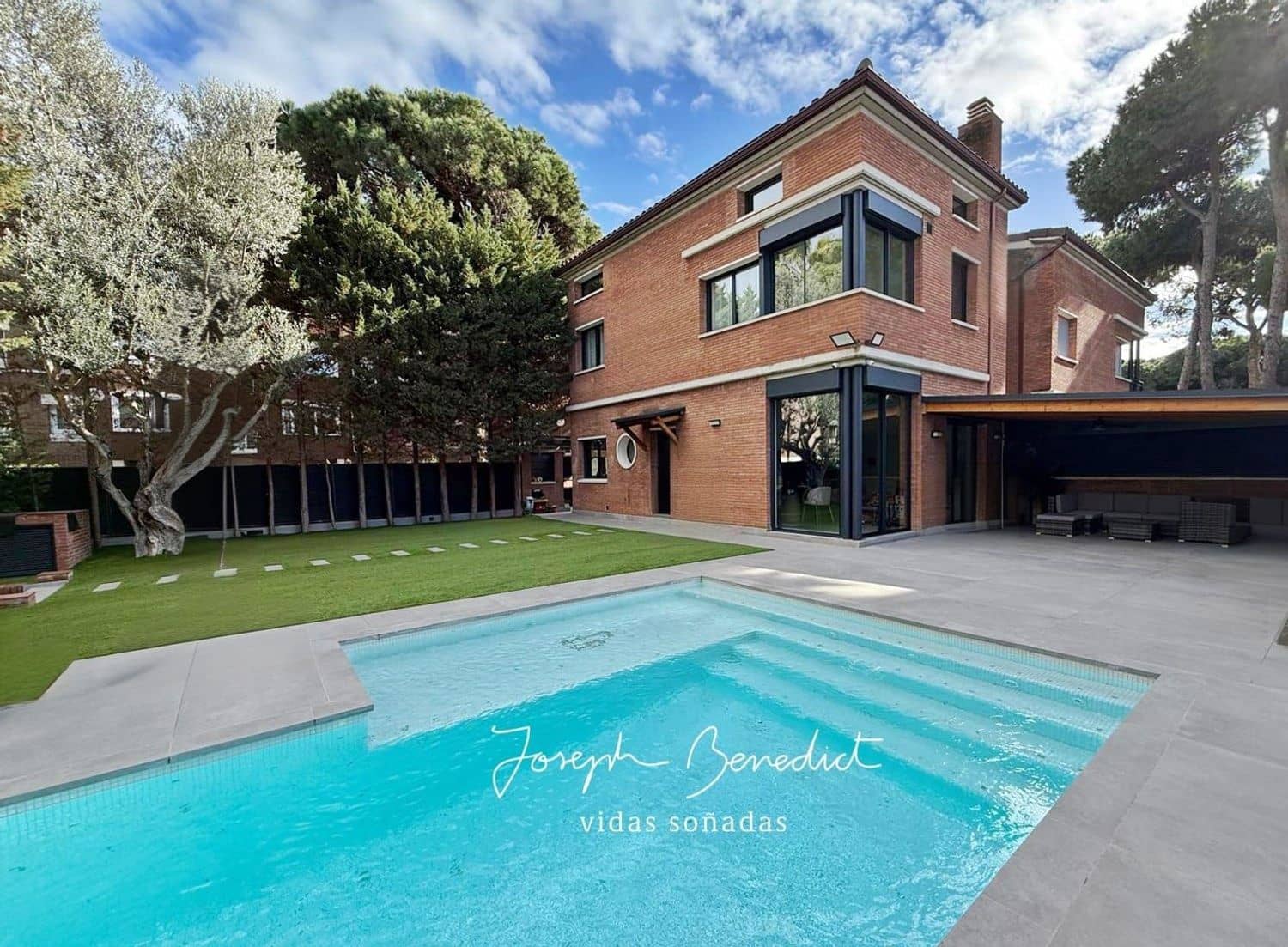 3 soveværelse Byhus til salg i Gava med swimmingpool garage - € 1.280.000 (Ref: 9554372)