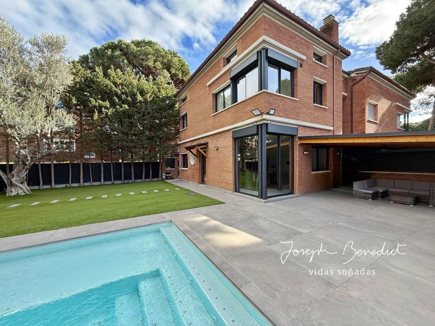 3 soveværelse Byhus til salg i Gava med swimmingpool garage - € 1.280.000 (Ref: 9554372)