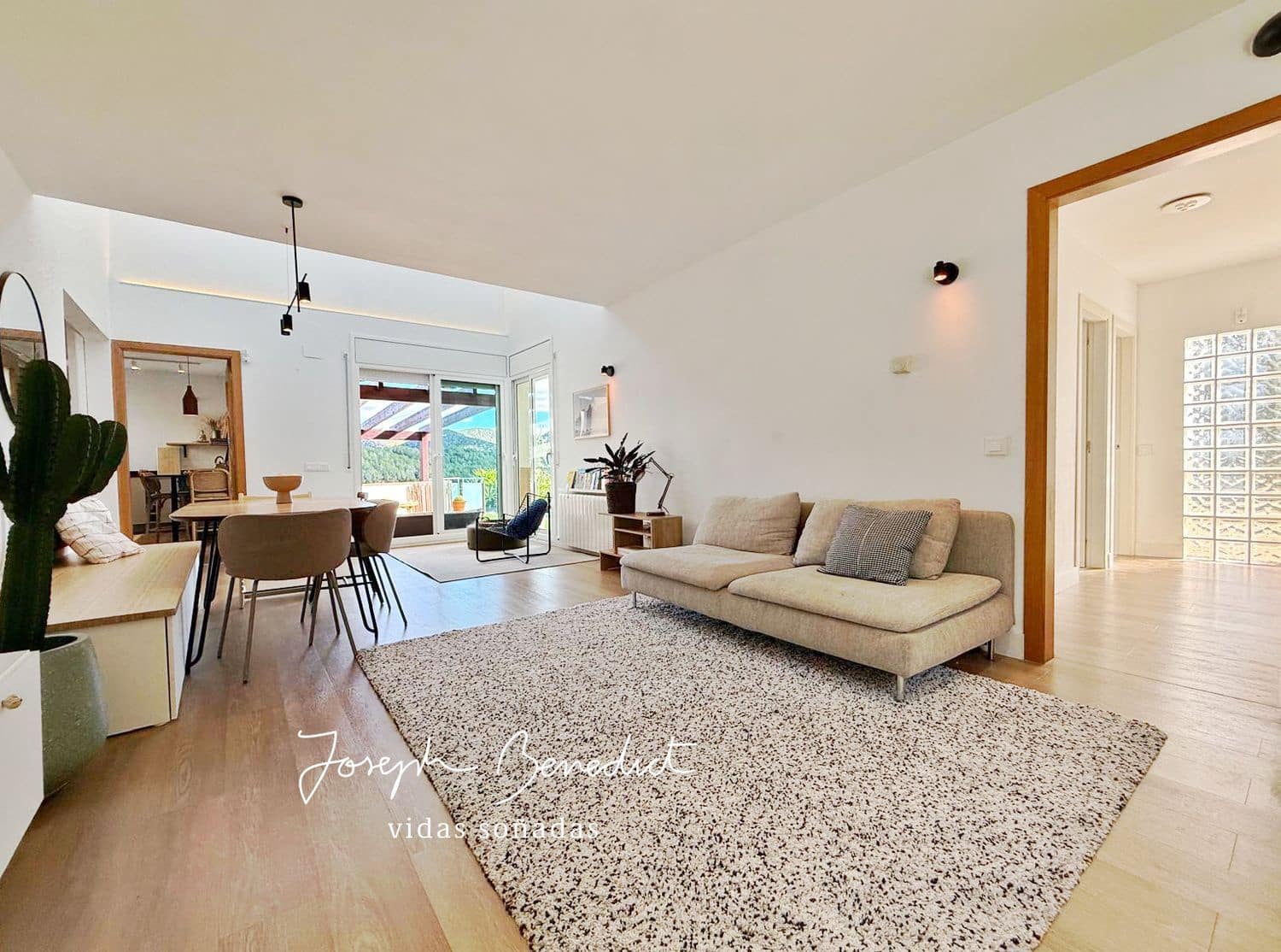 3 makuuhuone Huvila myytävänä paikassa Olivella mukana uima-altaan 
autotalli - 430 000 € (Ref: 9585409)