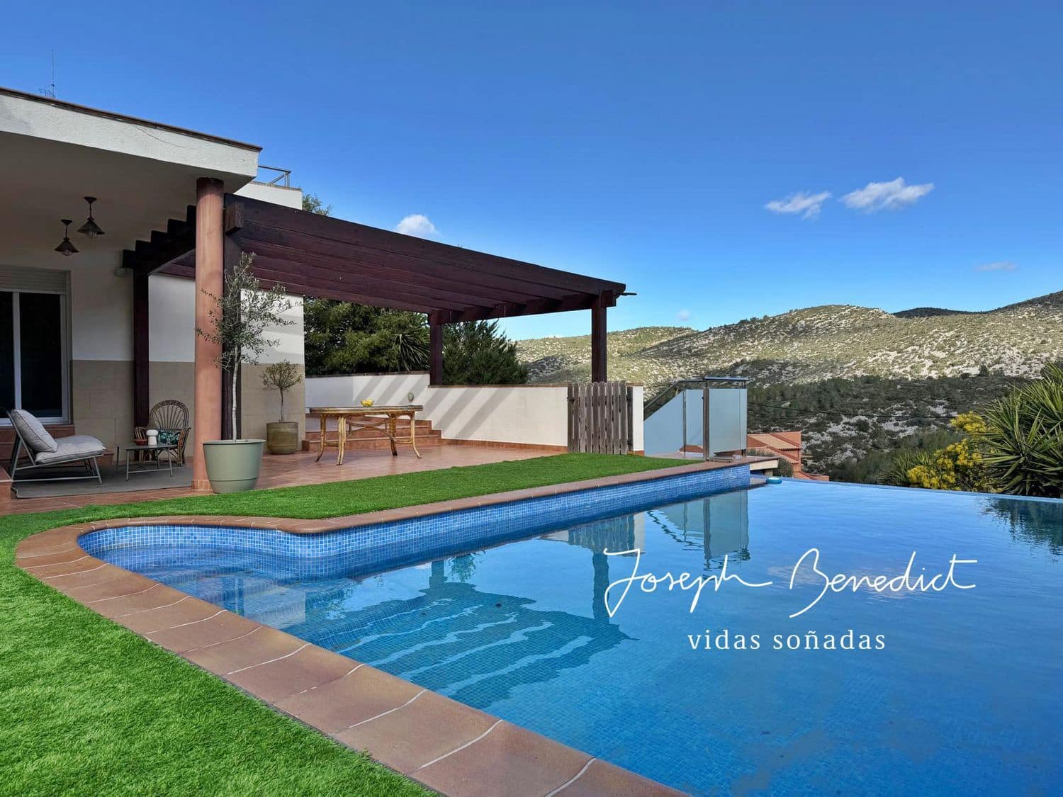 3 makuuhuone Huvila myytävänä paikassa Olivella mukana uima-altaan 
autotalli - 430 000 € (Ref: 9585409)