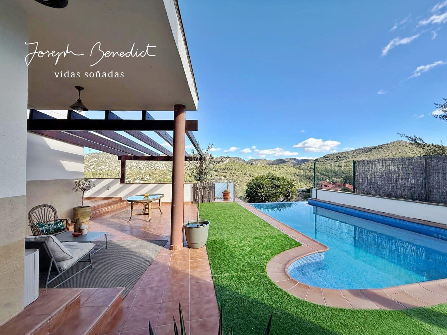 3 makuuhuone Huvila myytävänä paikassa Olivella mukana uima-altaan 
autotalli - 430 000 € (Ref: 9585409)