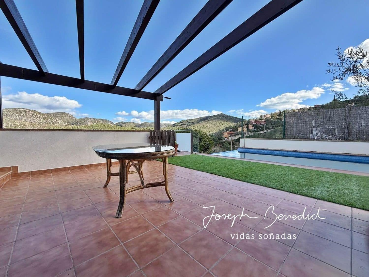 3 makuuhuone Huvila myytävänä paikassa Olivella mukana uima-altaan 
autotalli - 430 000 € (Ref: 9585409)