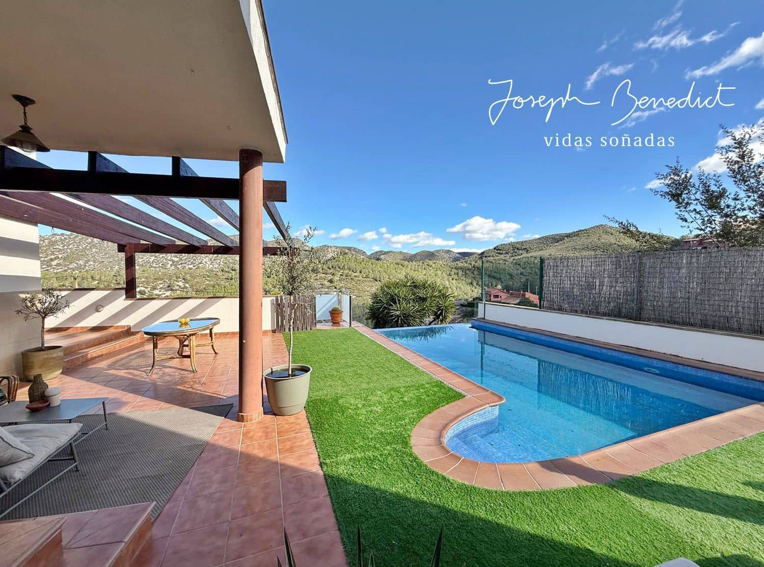 3 makuuhuone Huvila myytävänä paikassa Olivella mukana uima-altaan 
autotalli - 430 000 € (Ref: 9585409)