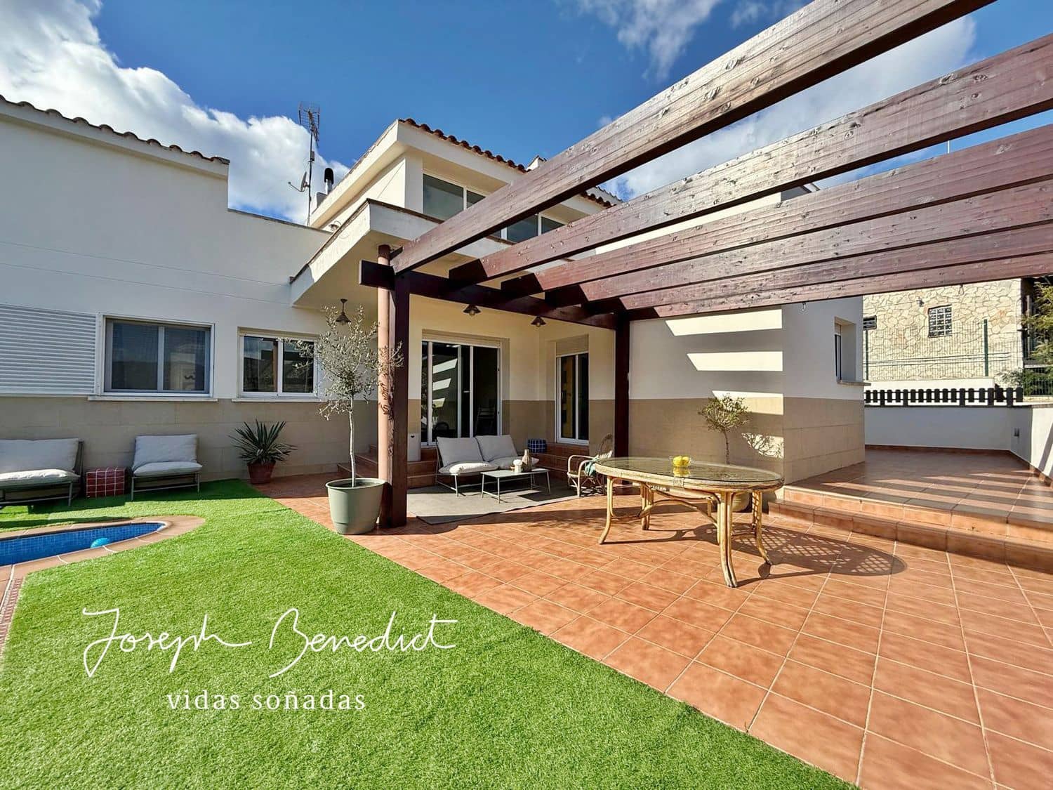 3 makuuhuone Huvila myytävänä paikassa Olivella mukana uima-altaan 
autotalli - 430 000 € (Ref: 9585409)