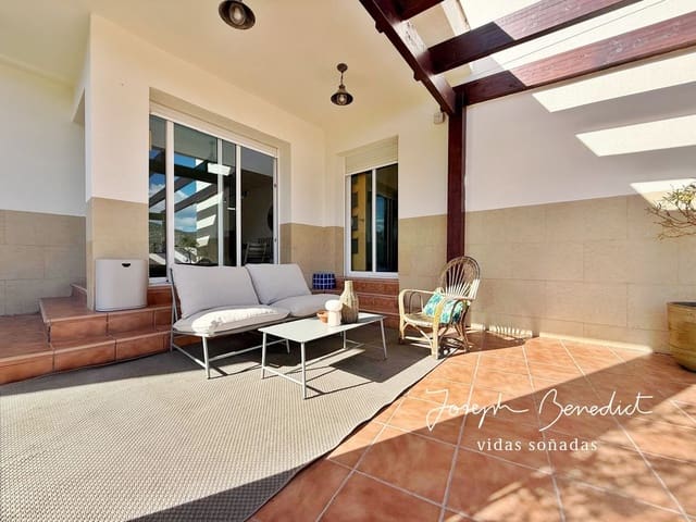 3 makuuhuone Huvila myytävänä paikassa Olivella mukana uima-altaan 
autotalli - 430 000 € (Ref: 9585409)