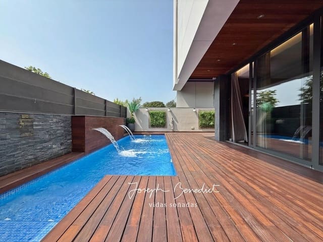 Villa til salgs i Castelldefels - € 1 845 000 (Ref: 9607073)