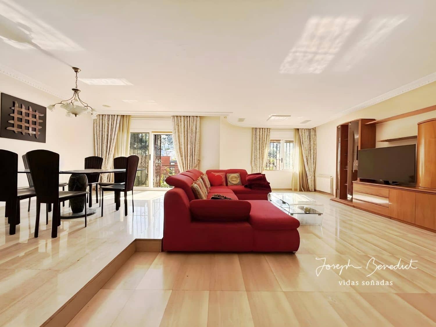 6 makuuhuone Huvila myytävänä paikassa Castelldefels mukana uima-altaan 
autotalli - 1 295 000 € (Ref: 9636196)