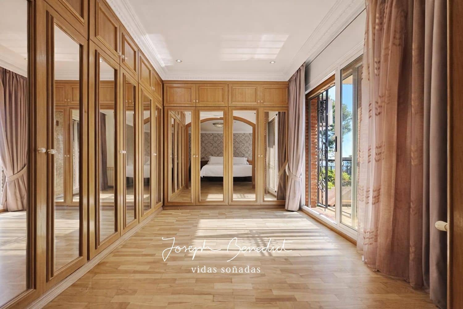 6 makuuhuone Huvila myytävänä paikassa Castelldefels mukana uima-altaan 
autotalli - 1 295 000 € (Ref: 9636196)