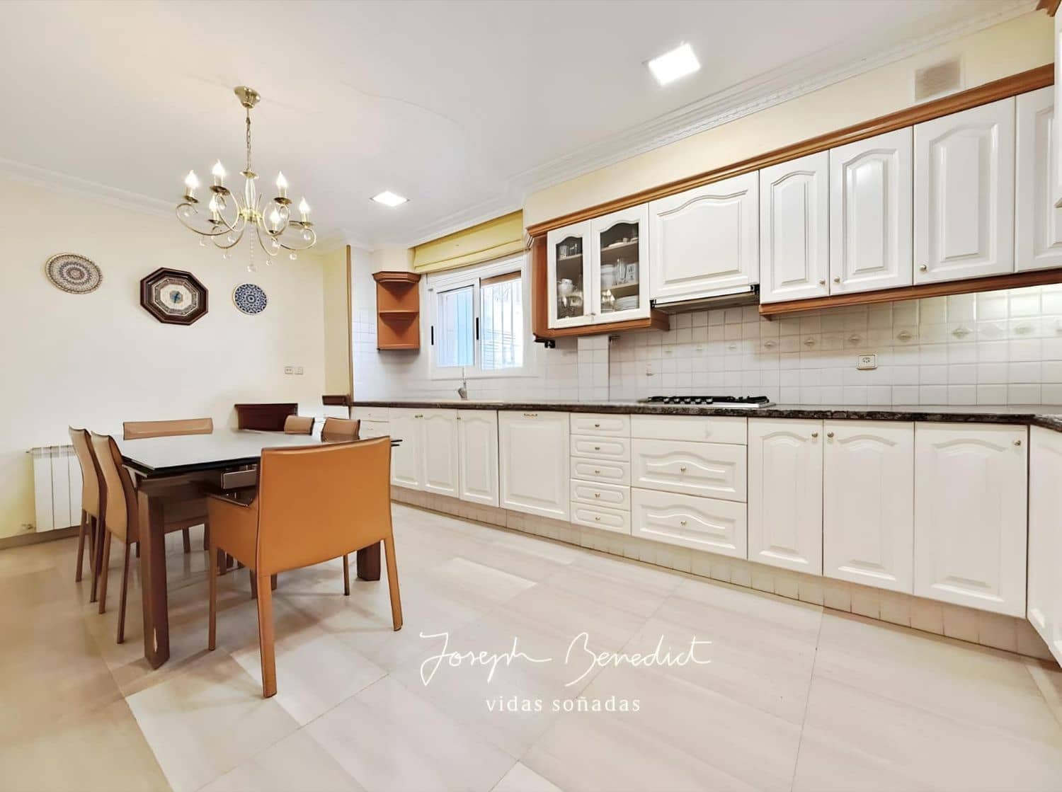 6 makuuhuone Huvila myytävänä paikassa Castelldefels mukana uima-altaan 
autotalli - 1 295 000 € (Ref: 9636196)