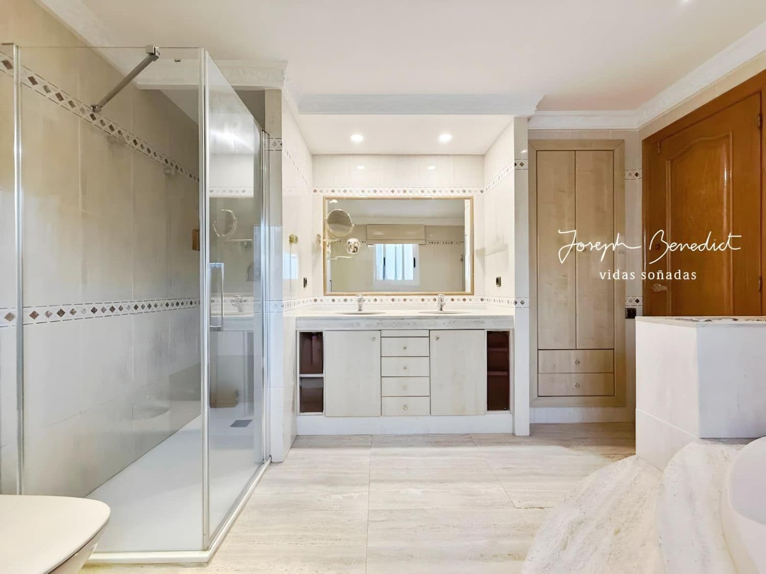 6 makuuhuone Huvila myytävänä paikassa Castelldefels mukana uima-altaan 
autotalli - 1 295 000 € (Ref: 9636196)