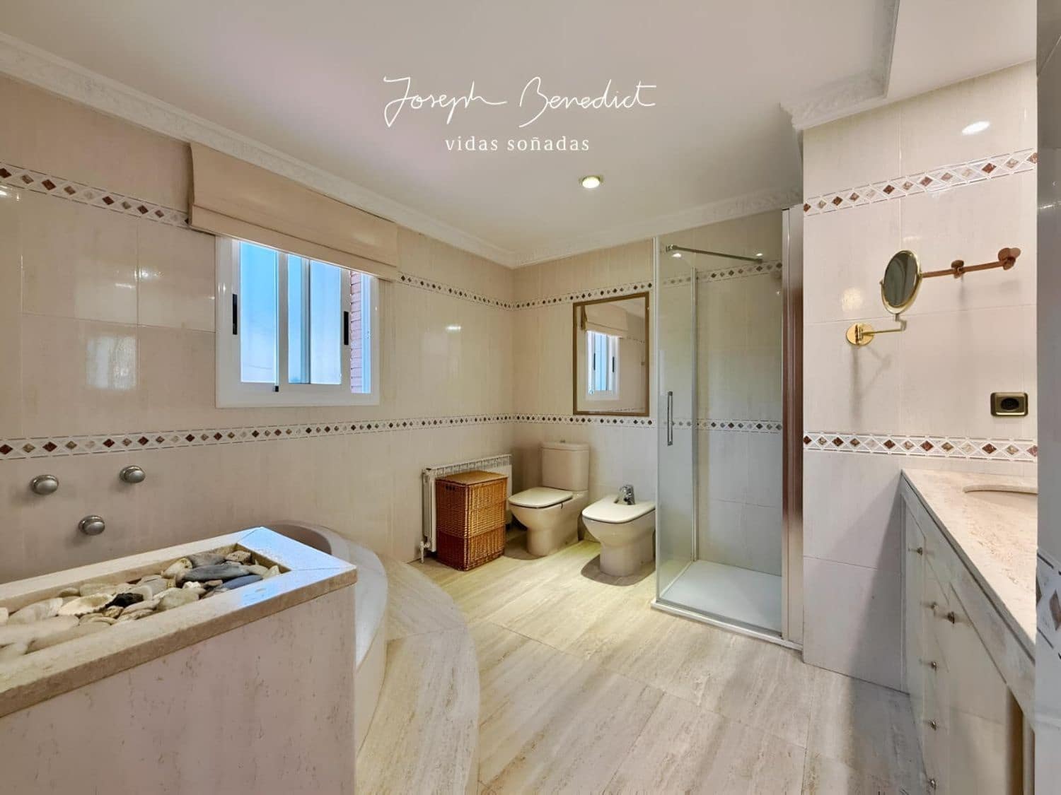 6 makuuhuone Huvila myytävänä paikassa Castelldefels mukana uima-altaan 
autotalli - 1 295 000 € (Ref: 9636196)