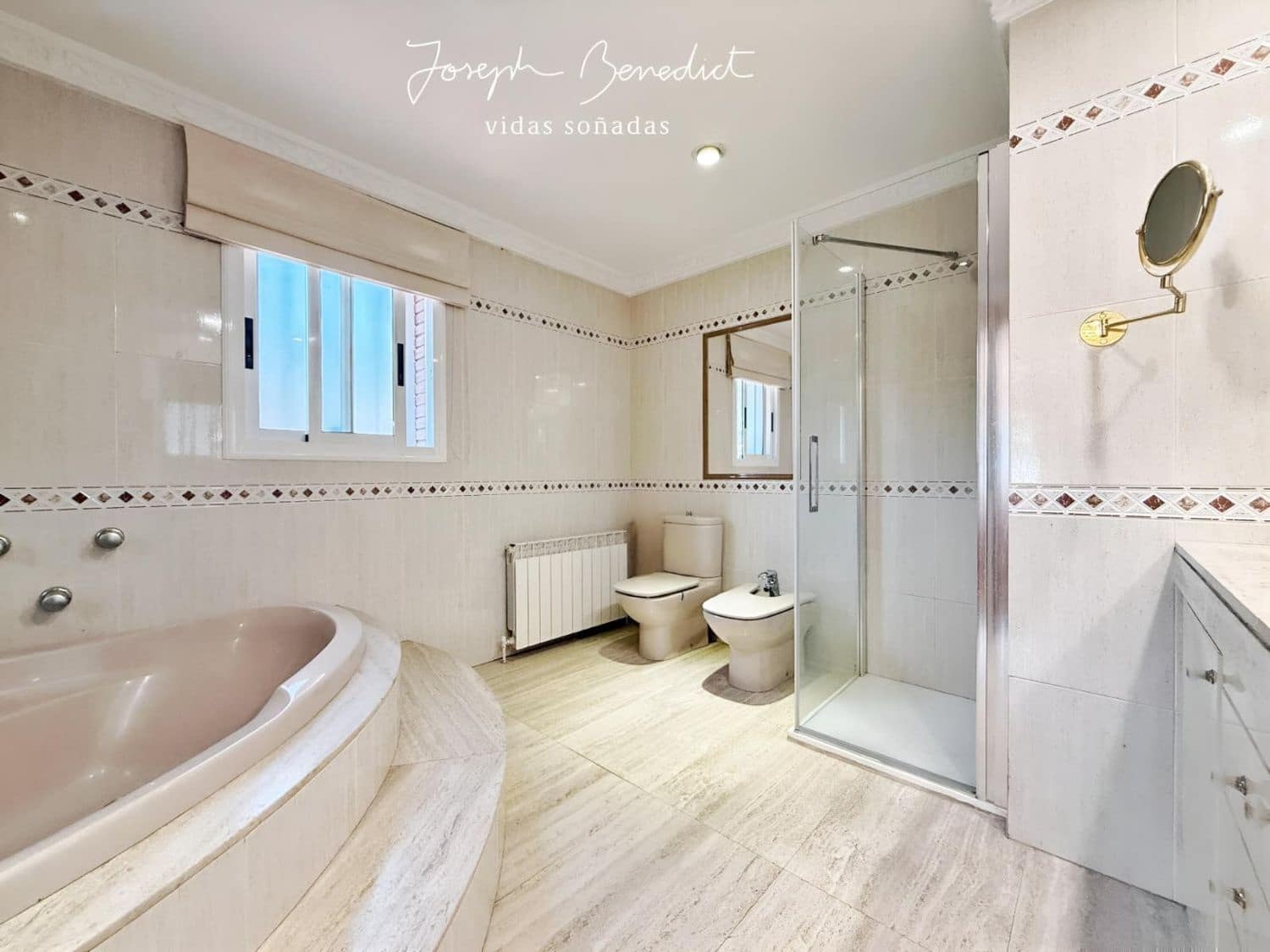 6 makuuhuone Huvila myytävänä paikassa Castelldefels mukana uima-altaan 
autotalli - 1 295 000 € (Ref: 9636196)