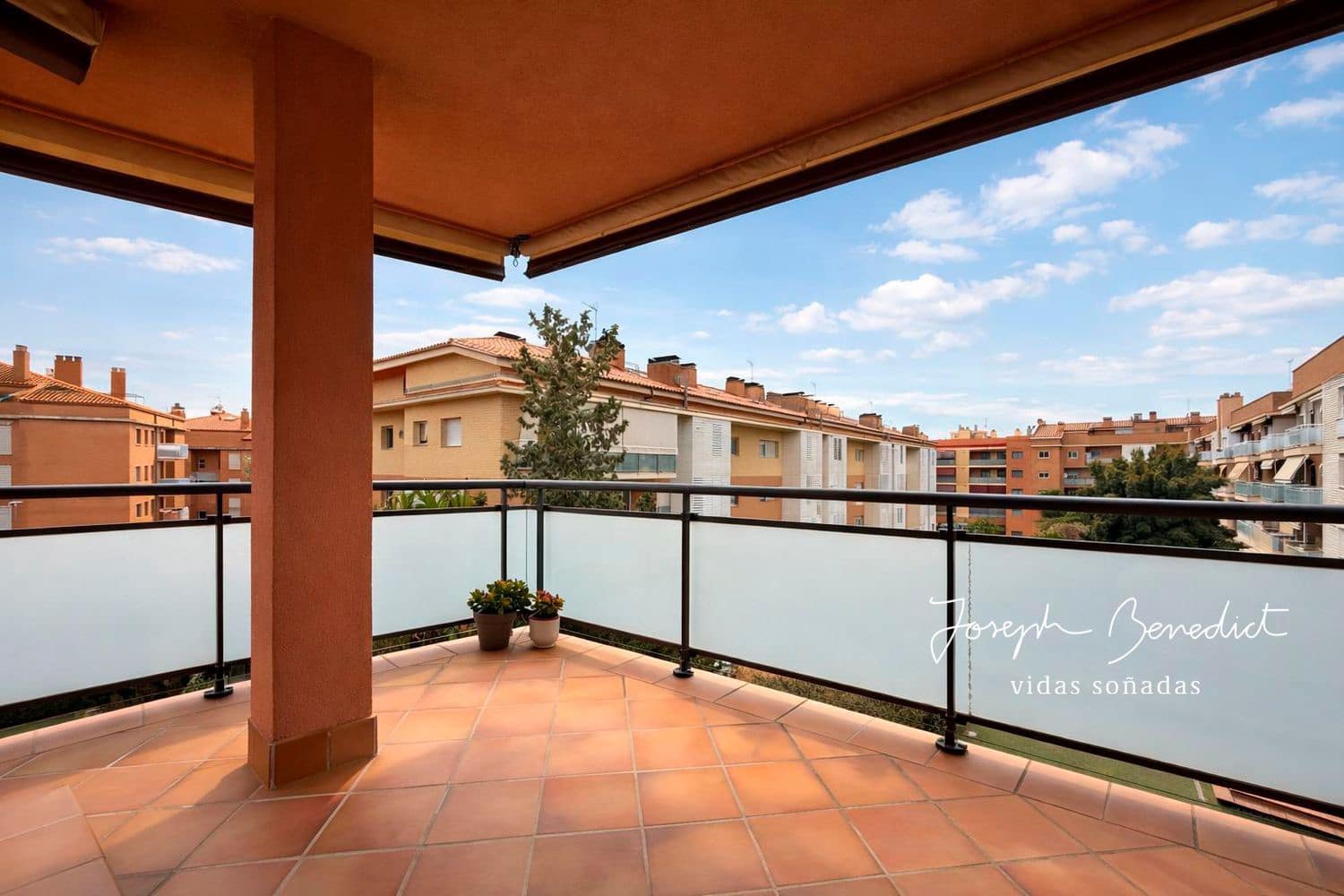 3 makuuhuone Huoneisto myytävänä paikassa Castelldefels mukana 
autotalli - 490 000 € (Ref: 9700371)