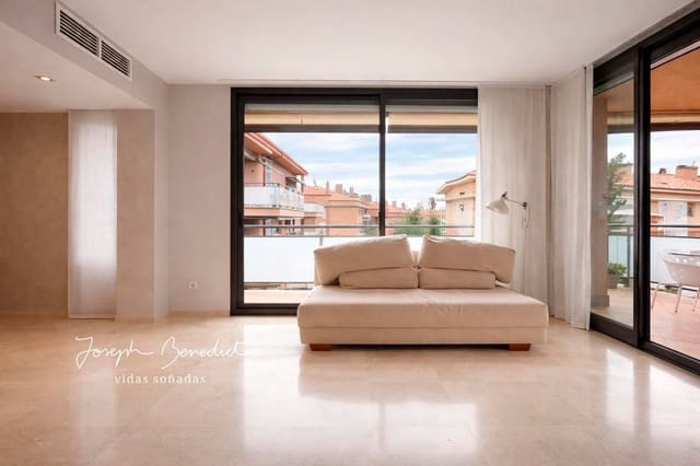 3 makuuhuone Huoneisto myytävänä paikassa Castelldefels mukana 
autotalli - 490 000 € (Ref: 9700371)