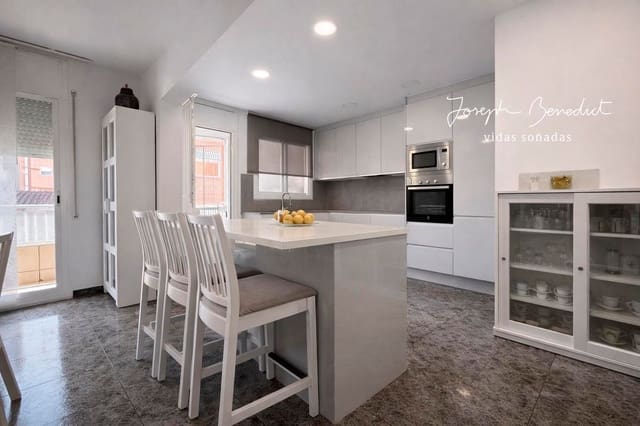 4 slaapkamer Appartement te koop in Castelldefels met garage - € 599.000 (Ref: 9721112)