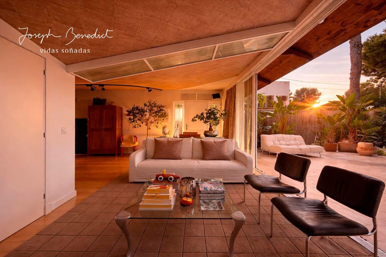 5 bedroom Villa for sale in Castelldefels with pool garage - € 1,590,000 (Ref: 9735027)