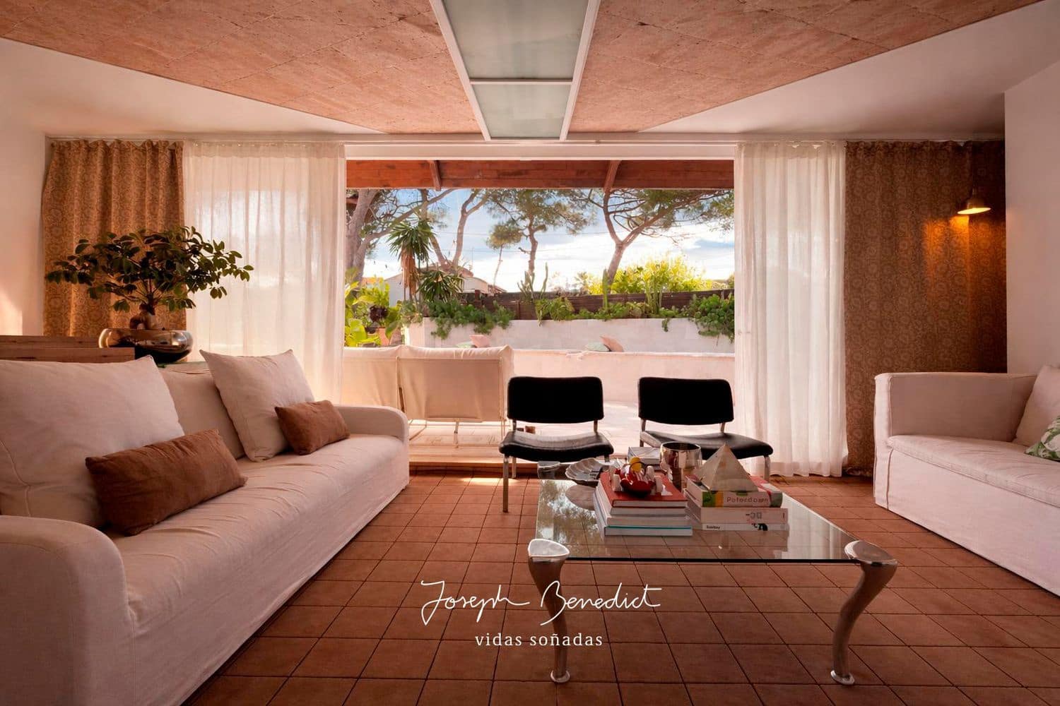 5 bedroom Villa for sale in Castelldefels with pool garage - € 1,590,000 (Ref: 9735027)