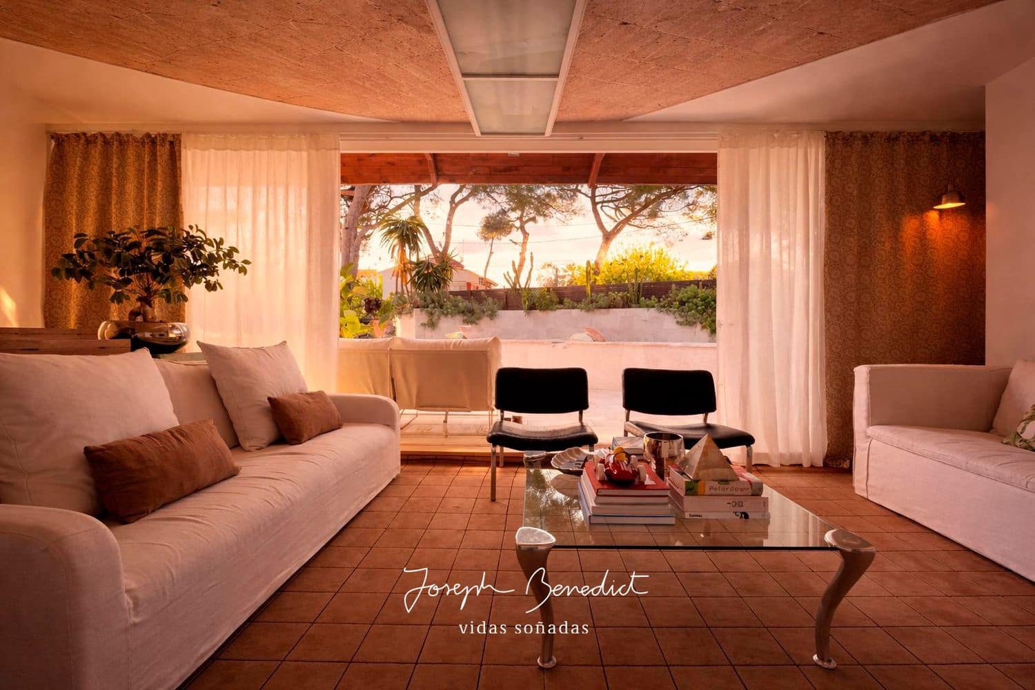 5 bedroom Villa for sale in Castelldefels with pool garage - € 1,590,000 (Ref: 9735027)