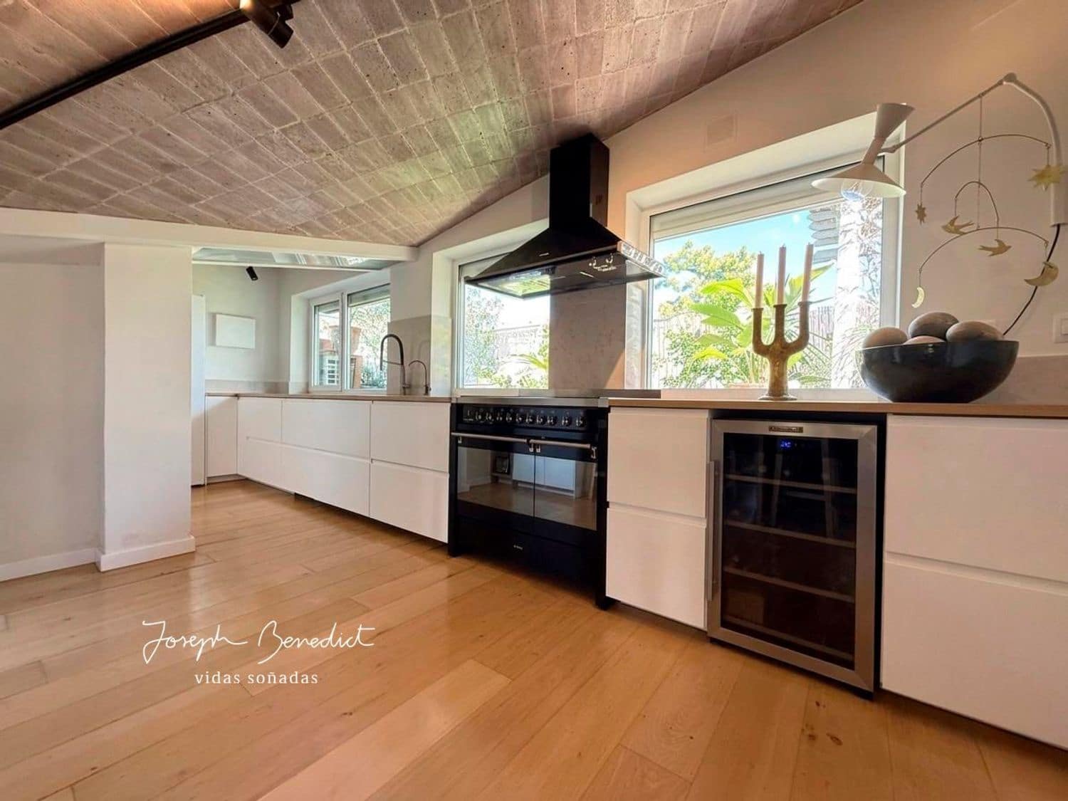 5 bedroom Villa for sale in Castelldefels with pool garage - € 1,590,000 (Ref: 9735027)