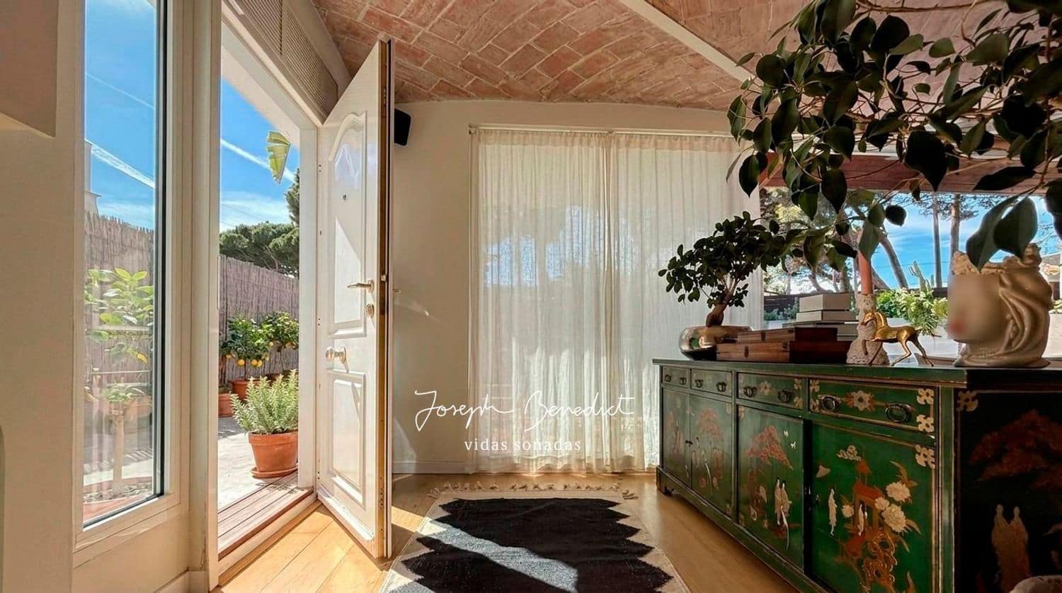 5 bedroom Villa for sale in Castelldefels with pool garage - € 1,590,000 (Ref: 9735027)