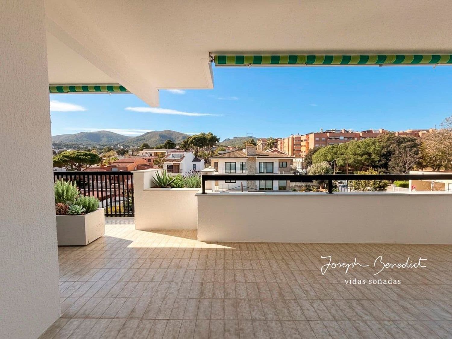 3 soverom Leilighet til leie i Castelldefels med svømmebasseng garasje - € 3 900 (Ref: 9737987)