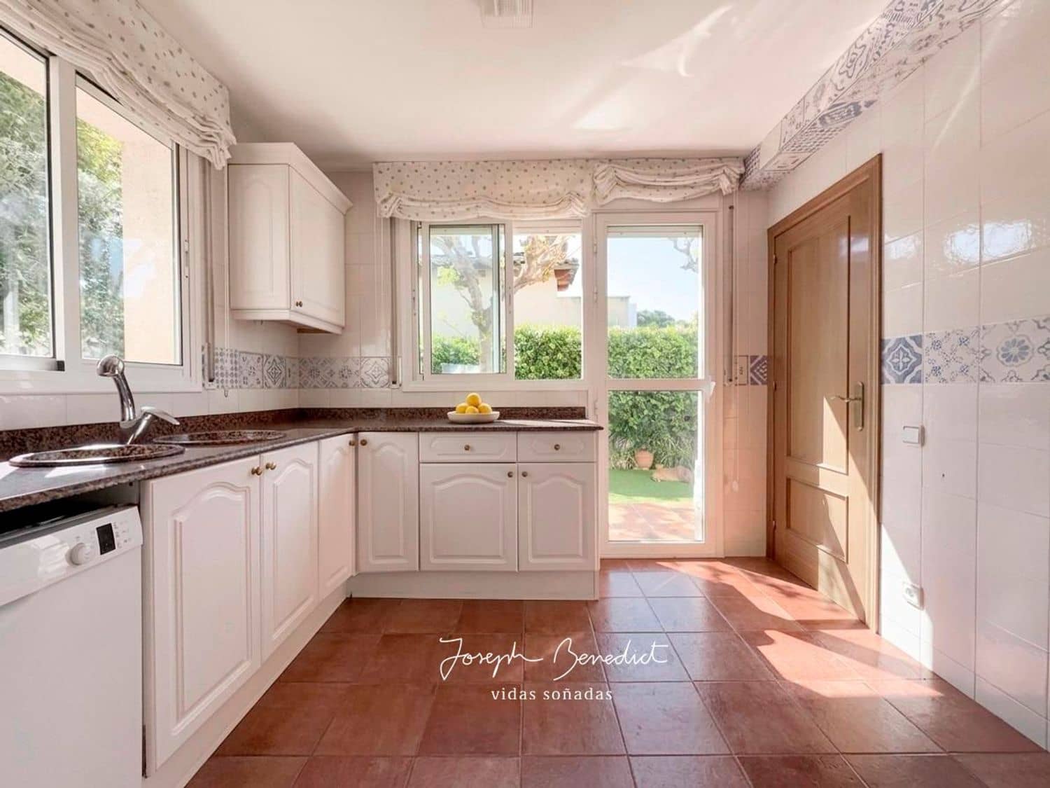 4 bedroom Villa for sale in Castelldefels with garage - € 1,390,000 (Ref: 9761580)