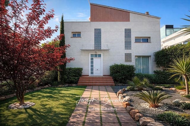 4 soverom Villa til salgs i Castelldefels med garasje - € 1 390 000 (Ref: 9761580)