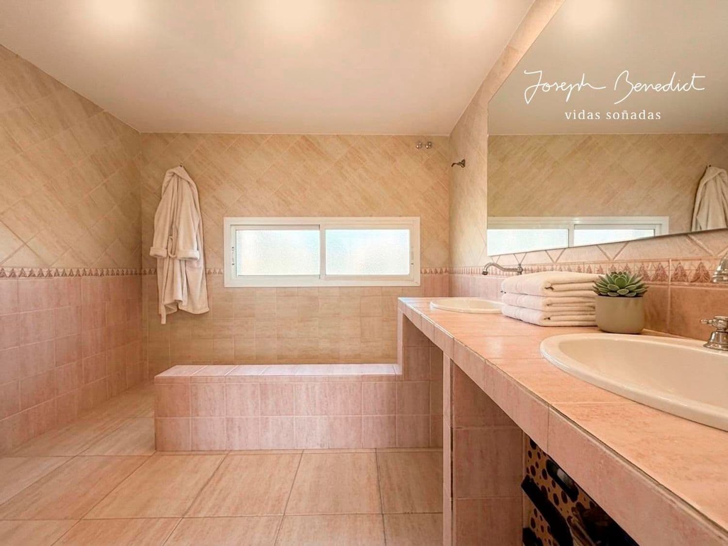 4 bedroom Villa for sale in Castelldefels with garage - € 1,390,000 (Ref: 9761580)