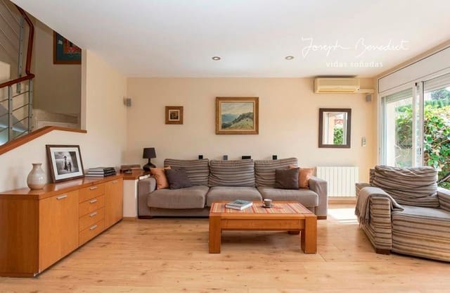 3 soverom Hus til salgs i Castelldefels med garasje - € 595 000 (Ref: 9763464)