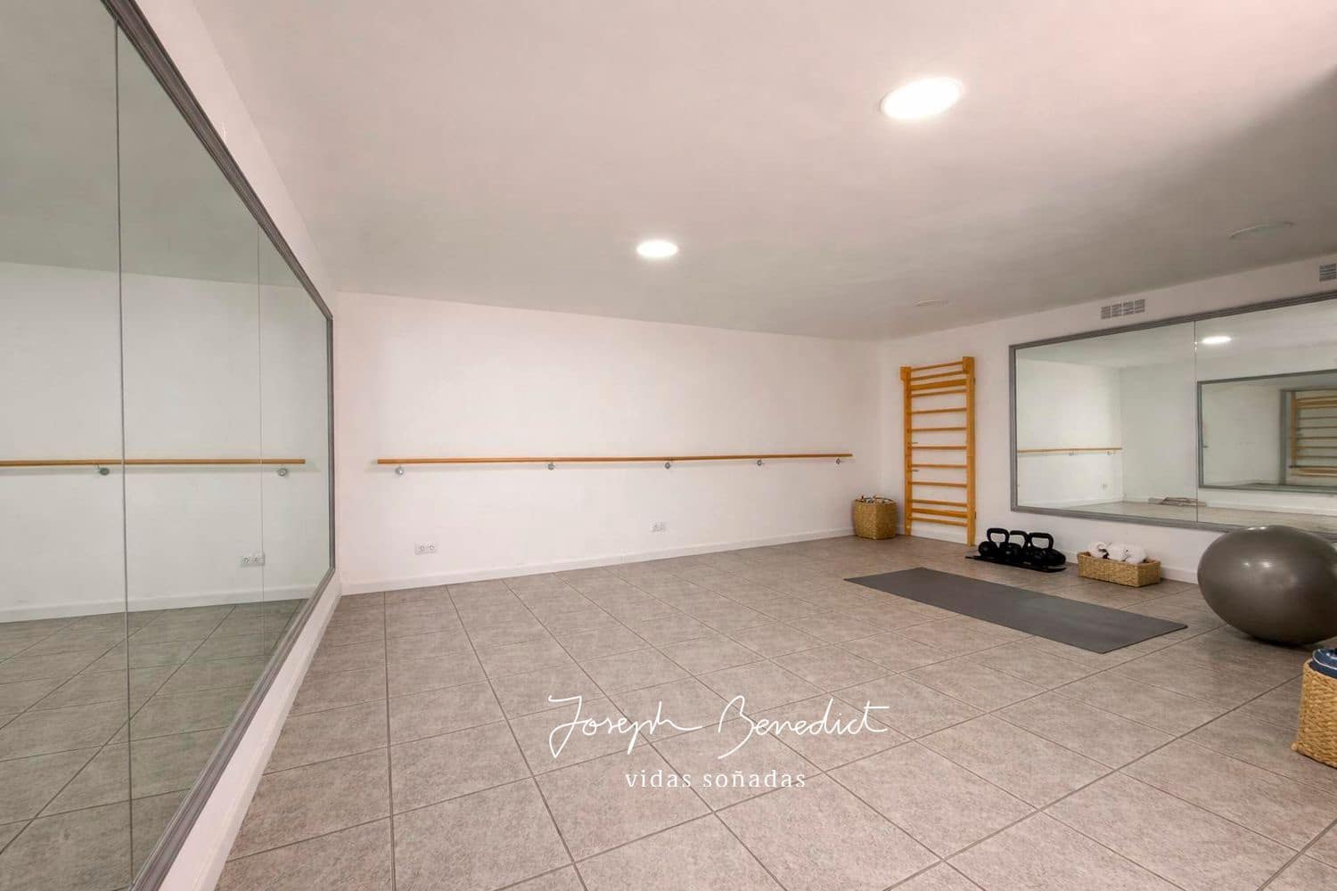 9 sypialnia Willa na sprzedaż w Castelldefels z basenem garażem - 2 075 000 € (Ref: 9780002)