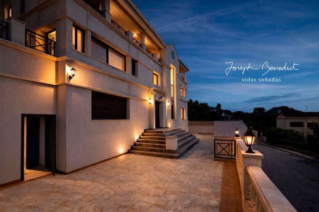 9 sypialnia Willa na sprzedaż w Castelldefels z basenem garażem - 2 075 000 € (Ref: 9780002)