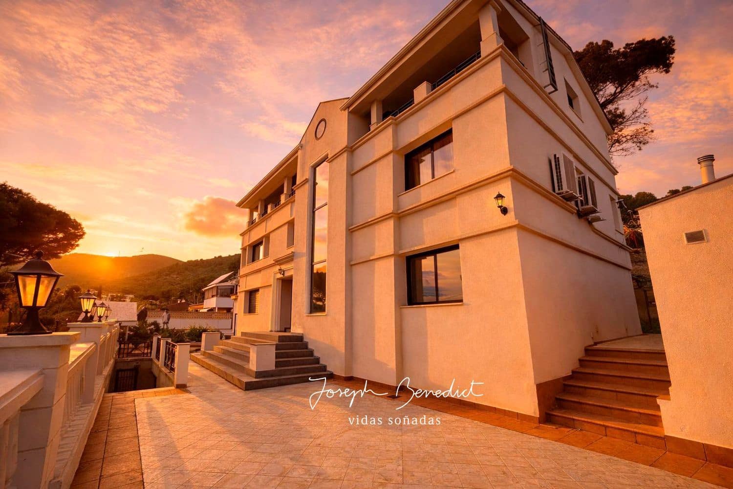 9 sypialnia Willa na sprzedaż w Castelldefels z basenem garażem - 2 075 000 € (Ref: 9780002)