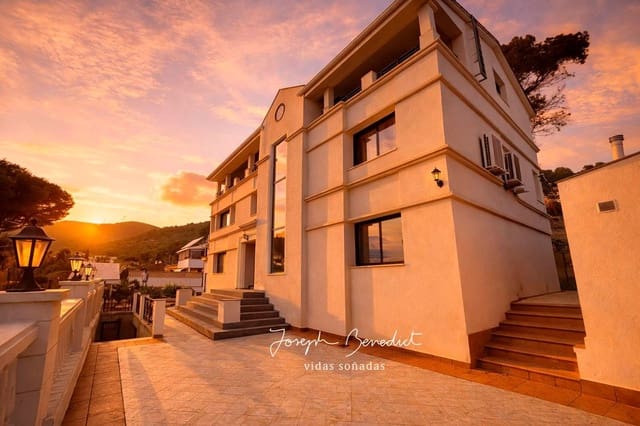 9 sypialnia Willa na sprzedaż w Castelldefels z basenem garażem - 2 075 000 € (Ref: 9780002)