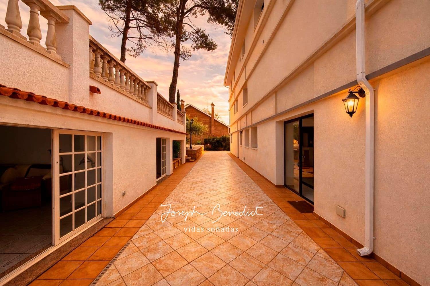 9 sypialnia Willa na sprzedaż w Castelldefels z basenem garażem - 2 075 000 € (Ref: 9780002)